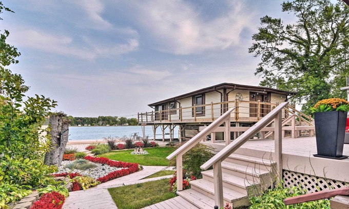 Algonac House | Riverfront Algonac Home w/ Shared Backyard!
