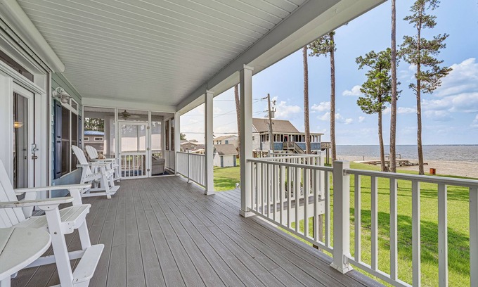 Aurora House | Riverfront Aurora Home w/Deck & Private Pier!