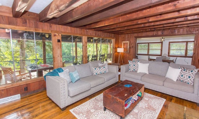 Bowling Green House | Riverfront Cabin - near Downtown BGKY