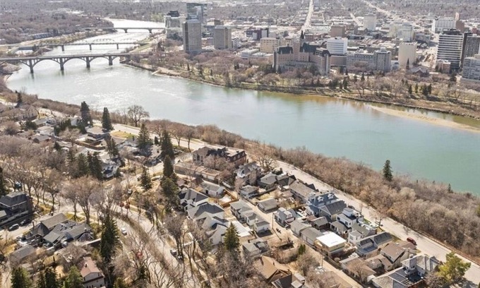 Saskatoon Downtown House | Riverfront City View Home, on Iconic Street, walking distance of all amenities