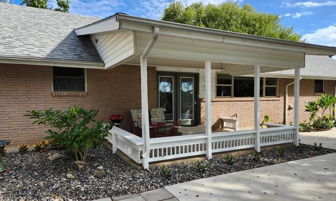 Los Fresnos House | Riverfront Family Home: Yard, Orchard, Dock!