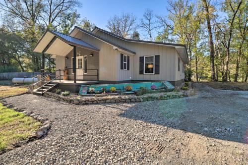 Lone Rock House | Riverfront Heaven on the White with Covered Patio!