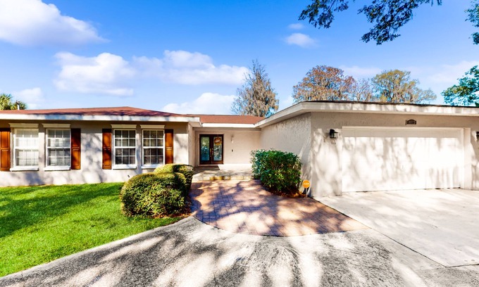 Bearss Plaza House | Riverfront home near downtown Tampa with panoramic river views, streaming, W/D