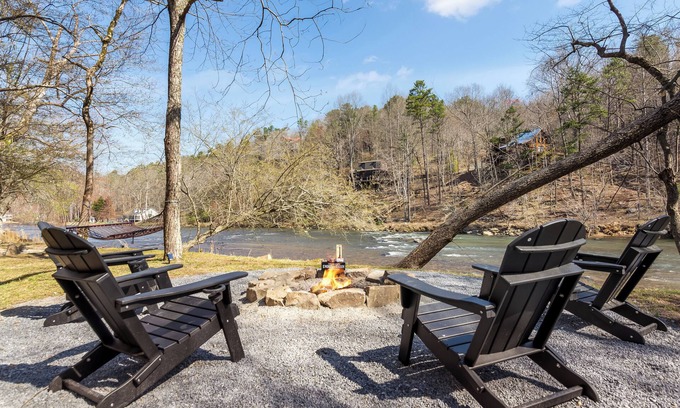 Ellijay Cabin | Riverfront King Suite Cabin, Coosawattee Resort, Fire Pit, WIFI, BBQ,Hot Tub