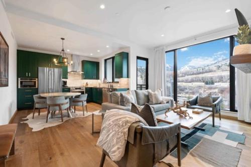 Avon Apartment | Riverfront Lodge 202 by East West Hospitality