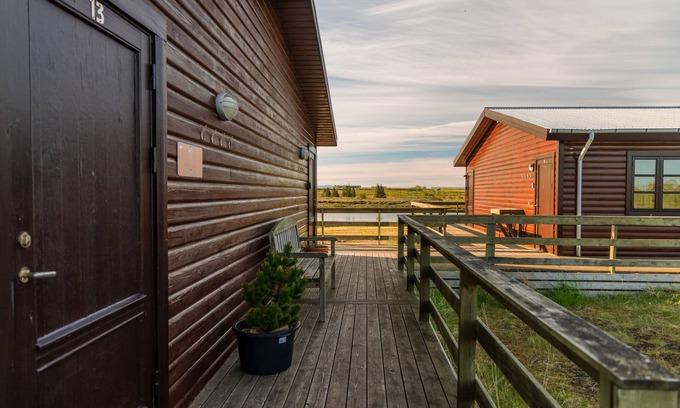 Hella House | Riverfront Lodge