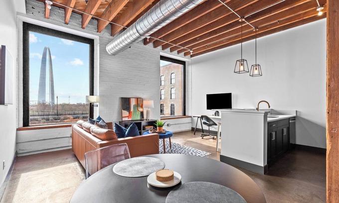 Downtown St. Louis Apartment | Riverfront Loft - Arch Views, Onsite Fitness Center