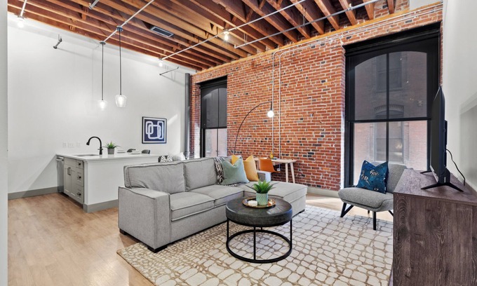 Downtown St. Louis Apartment | Riverfront Loft Steps from Arch & Convention Center - Walk to Stadium
