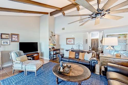 Spicewood House | Riverfront R & R