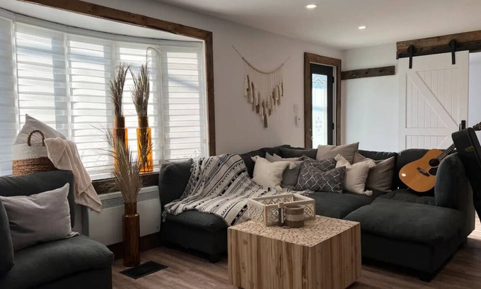 L'Annonciation House | Riverfront Retreat