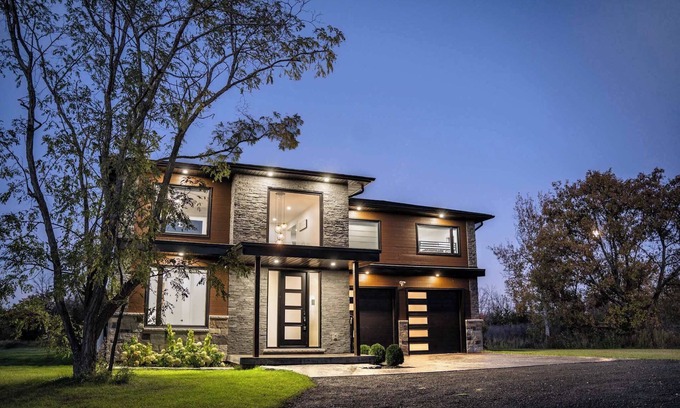 Trent Hills House | Riverfront Retreat Modern Home w Sauna and Hot Tub
