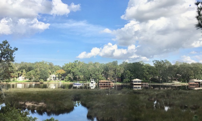 St. Nicholas House | Riverfront retreat just across from downtown, hospitals & stadium.