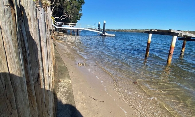 Fernbank Creek House | Riverfront retreat with swimming pool in Port Macquarie