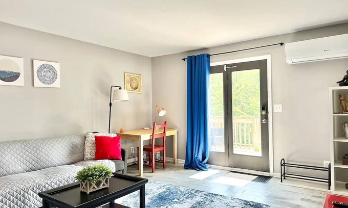 Yorkville Apartment | Riverfront/RW Waterpark/Kayak & Canoe/Fishing/Free WIFI/Comfy beds