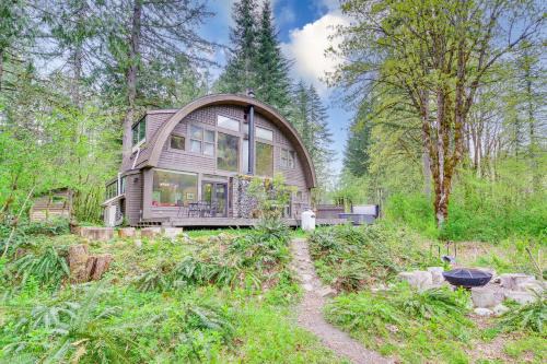 Skykomish House | Riverfront Skykomish Cabin with Private Hot Tub!