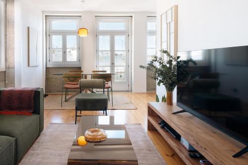 Viana do Castelo Apartment | Riverfront Stylish Apartment - waterfront 2BR