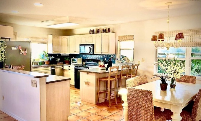Sebastian House | Riverhouse Getaway