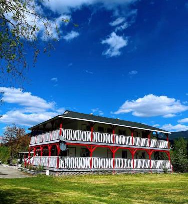 Little Fort Hotel | Rivermount Motel