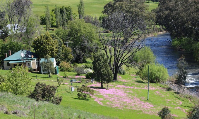 Little River House | Rivers Edge Pets Allowed Cottage Tumut