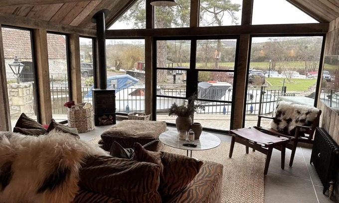 Saltford Apartment | Riverside 2 Bed Cabin With Paddle Boards & Bikes