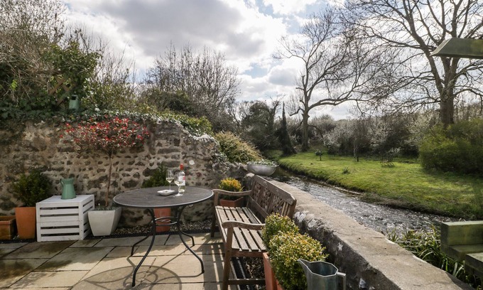Maiden Newton Cottage | Riverside 67 Dorchester Road