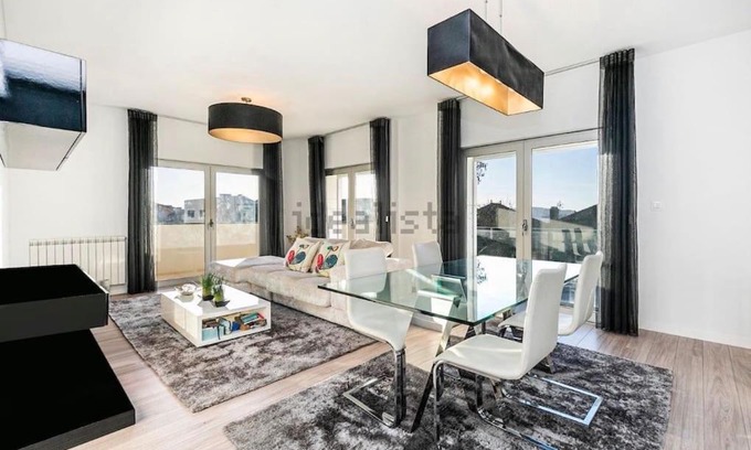 Linda-a-Velha Apartment | Riverside - apartment