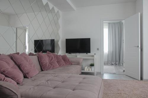 Klaipeda Apartment | Riverside apartment with terrace