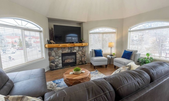 East Kootenay Condo | Riverside Chalet + Suite. Enormous Space