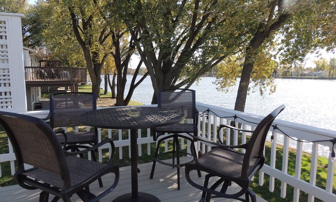 Quad Cities House | Riverside Cottage