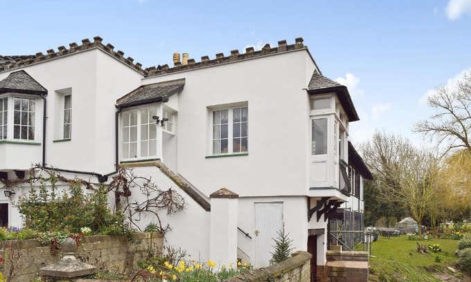 Alcester House | Riverside