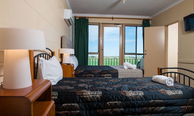 Seymour Hotel | Riverside Hotel Motel