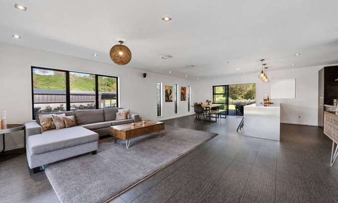 Rangatira Park House | Riverside in gated community & WI-FI
