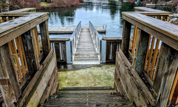 Lake Cowichan Hotel | Riverside Inn