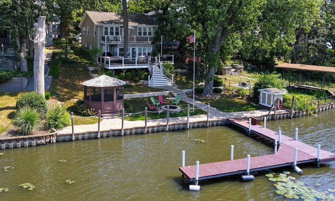 Fox Lake House | Riverside Island Oasis, a stunning lakefront retreat on an enchanting island