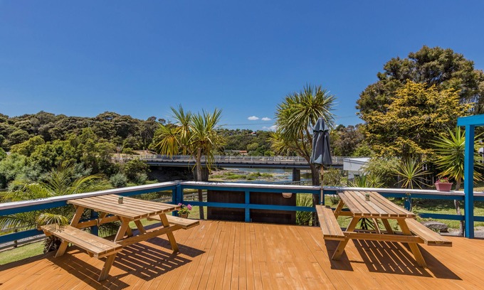 Haruru Hotel | Riverside Lodge Paihia