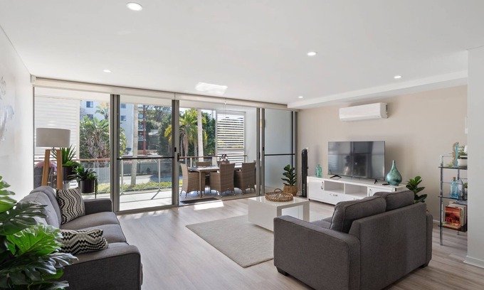 Forster Apartment | Riverside luxury apartment across two levels at Waterline.