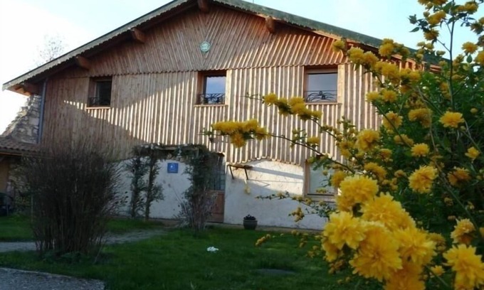 Bonzee Cottage | Riverside Mill: Renovated Historic Retreat in Lorraine Nature Park