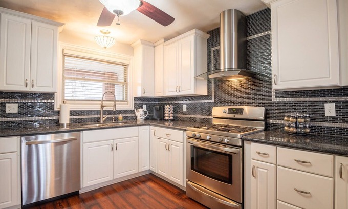 Peoria Heights House | Riverside Paradise
