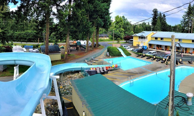 Regional District of Nanaimo Hotel | Riverside Resort & RV Park