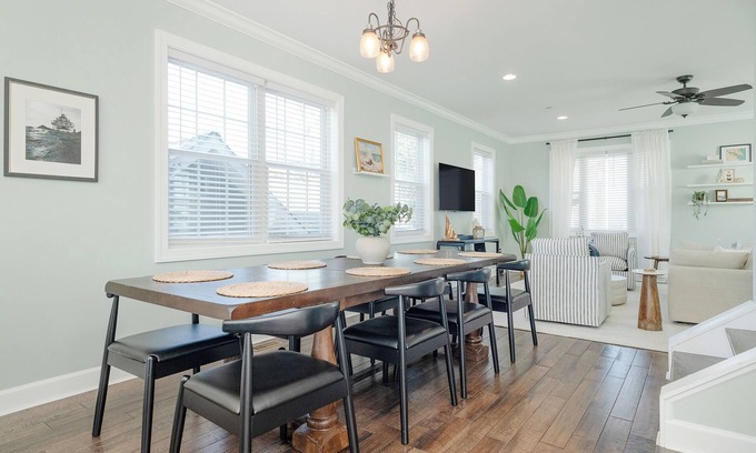 Riva House | Riverside Retreat ~ Near Annapolis & USNA ~ Home Theatre, Bar & Beach Access