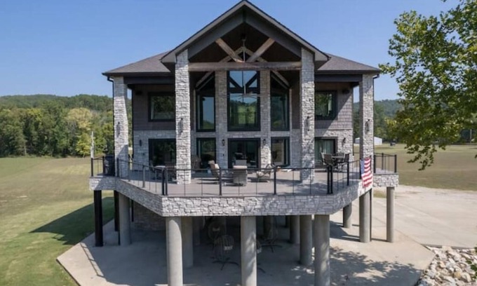 Van Buren Cabin | Riverside Retreat!