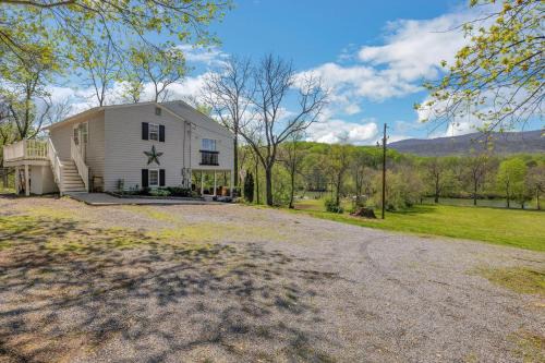 Shenandoah House | Riverside Serenity- A Picturesque Retreat cottage
