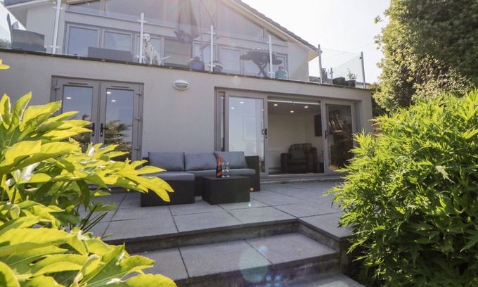 Saltash Cottage | RIVERVIEW @ 1 BRUNEL VIEW, with a garden in Saltash