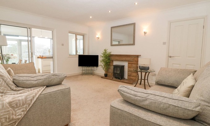 Cemaes Bay Cottage | RIVERVIEW APARTMENT, family friendly in Cemaes Bay