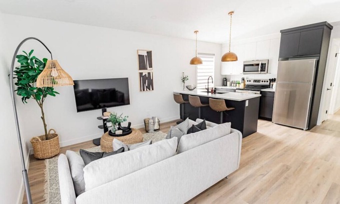 Winnipeg House | Riverview Health | Trendy Area | Free Parking