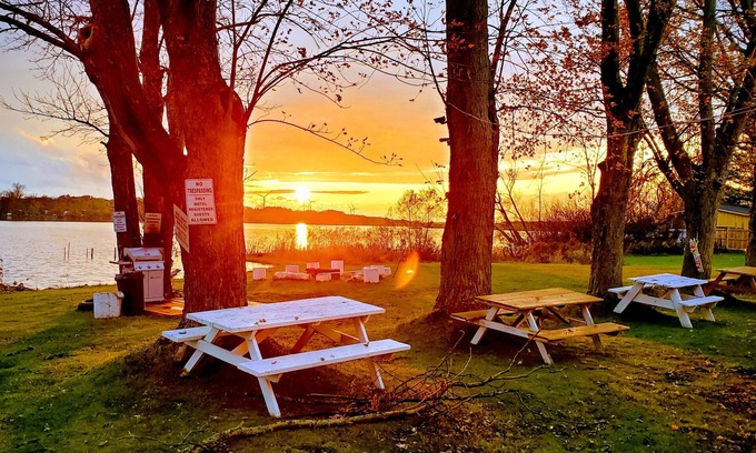 Dunnville Hotel | Riverview Motel