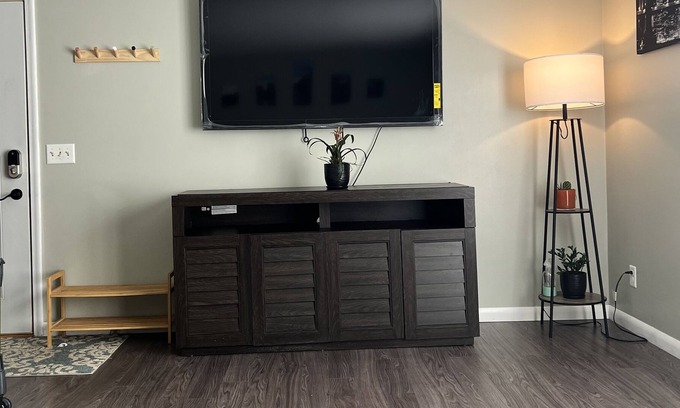 Eau Claire House | Riverview oasis - close to the park