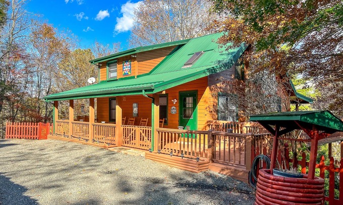 Grassy Creek Cabin | RiverView Ridge: 5 BR, 3 BA Cabin/Bungalow in Piney Creek, Sleeps 10