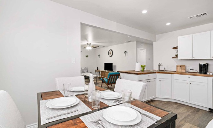 San Antonio House | Riverwalk Alamo Downtown Getaway