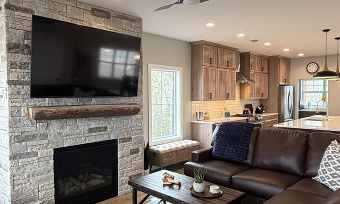Duluth House | RiverWest at Spirit Mountain Oasis-Base Spirit Mtn-Brand New- Sauna-20% off Bike Rentals